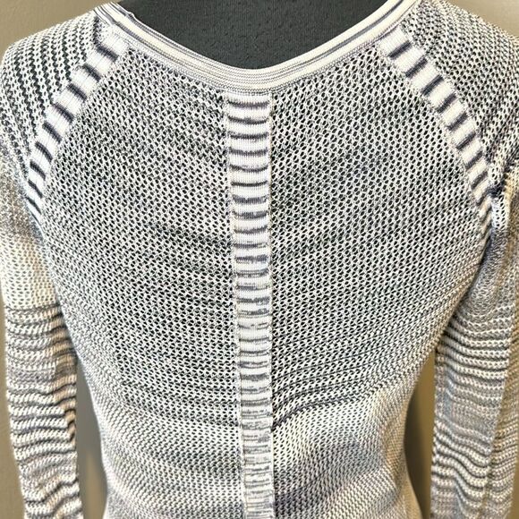 Rag & Bone gray/blue marled lightweight open knit scoops neck sweater. Small - Picture 5 of 8